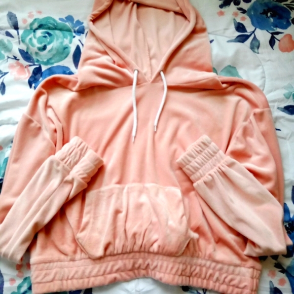 Soft pink cropped hoodie - Picture 1 of 2